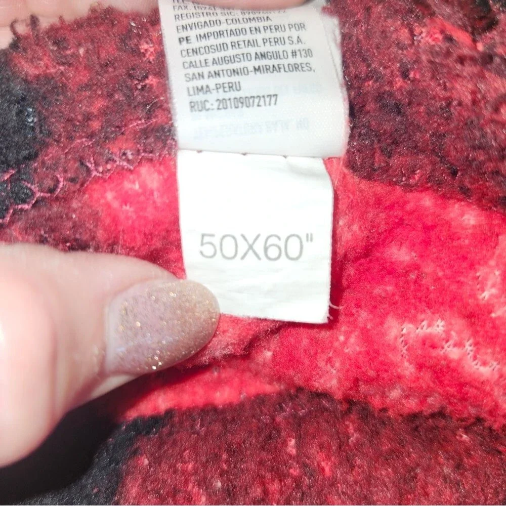 American Eagle Outfitters Red & Black Buffalo Check Fuzzy Fleece Blanket
